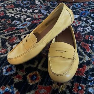 Born mustard leather loafer like new! Size 7.5!